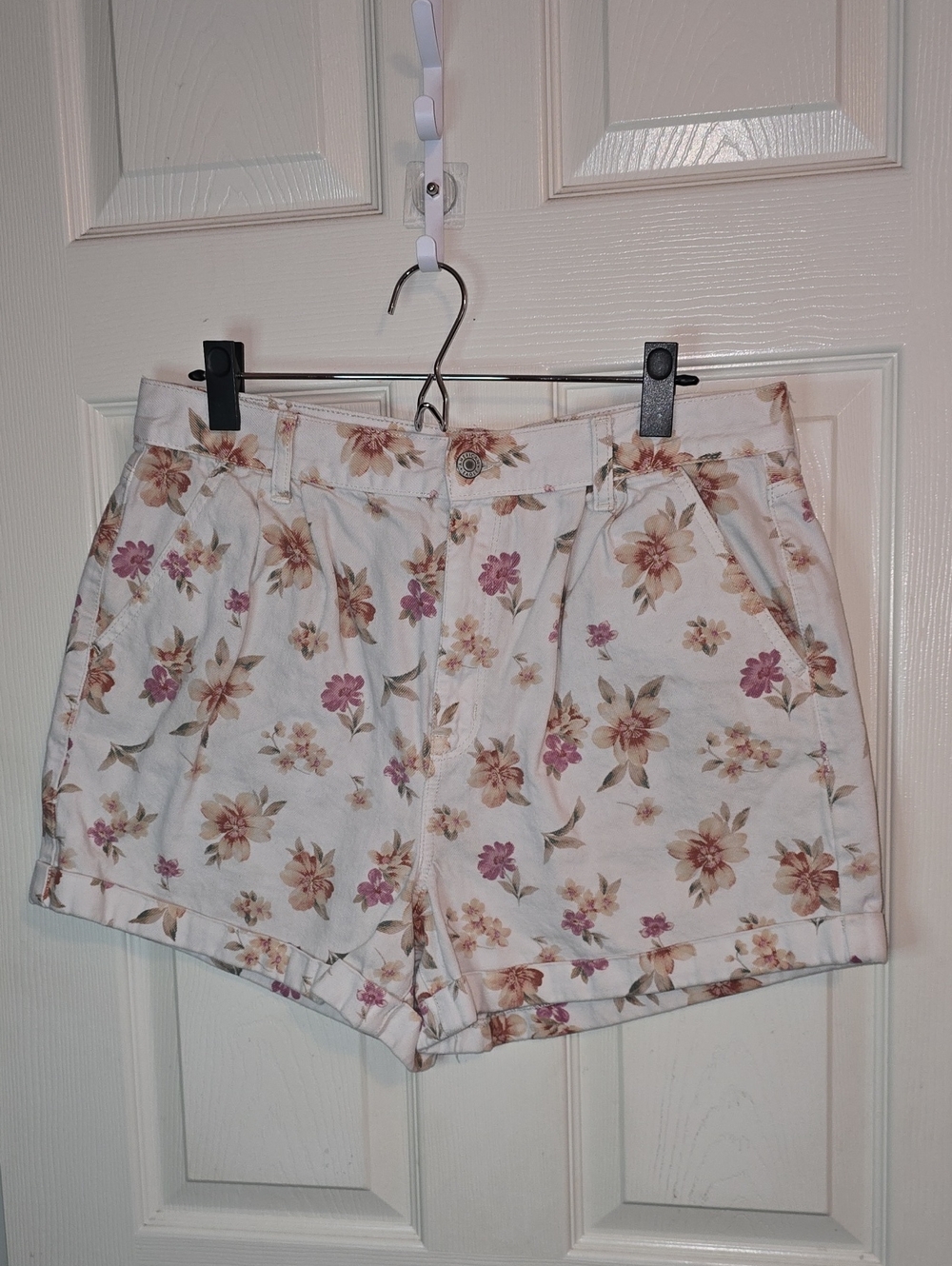 American Eagle Outfitters Floral Bermuda Shorts - White with Pink & Tan Flowers
